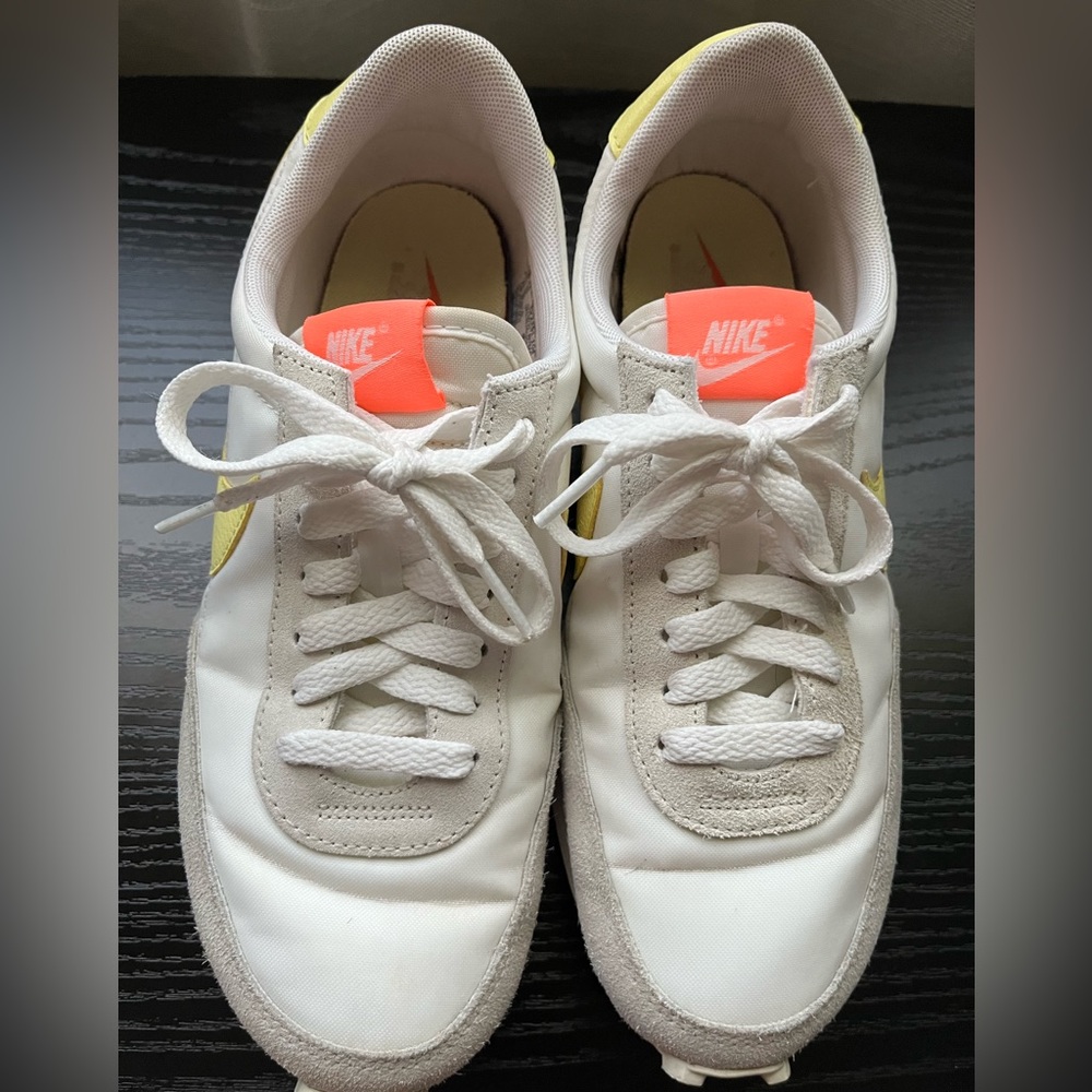 Nike daybreak sneakers. Good condition, normal wear.
